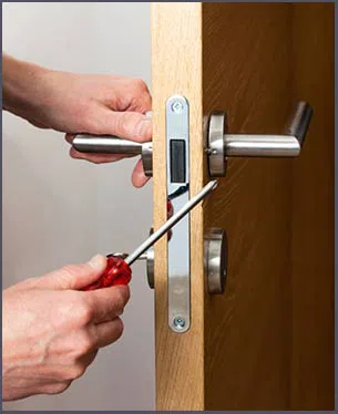 Miami Master Locksmith Miami, FL 305-908-3109 - 4-new-locksmith-install